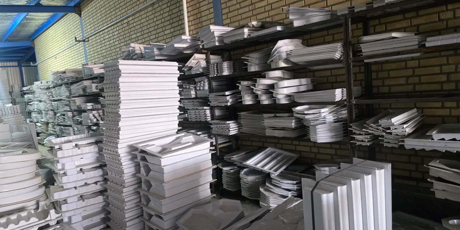 انبار کارخانه قالب سازی سنگ مصنوعی اسپادانا